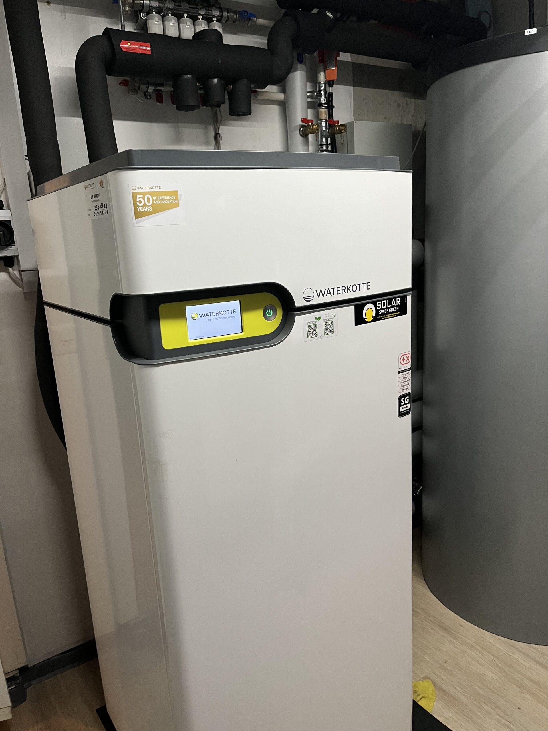 Nouvelle installation de chauffage photographiée pour le suivi du CECB à Échallens