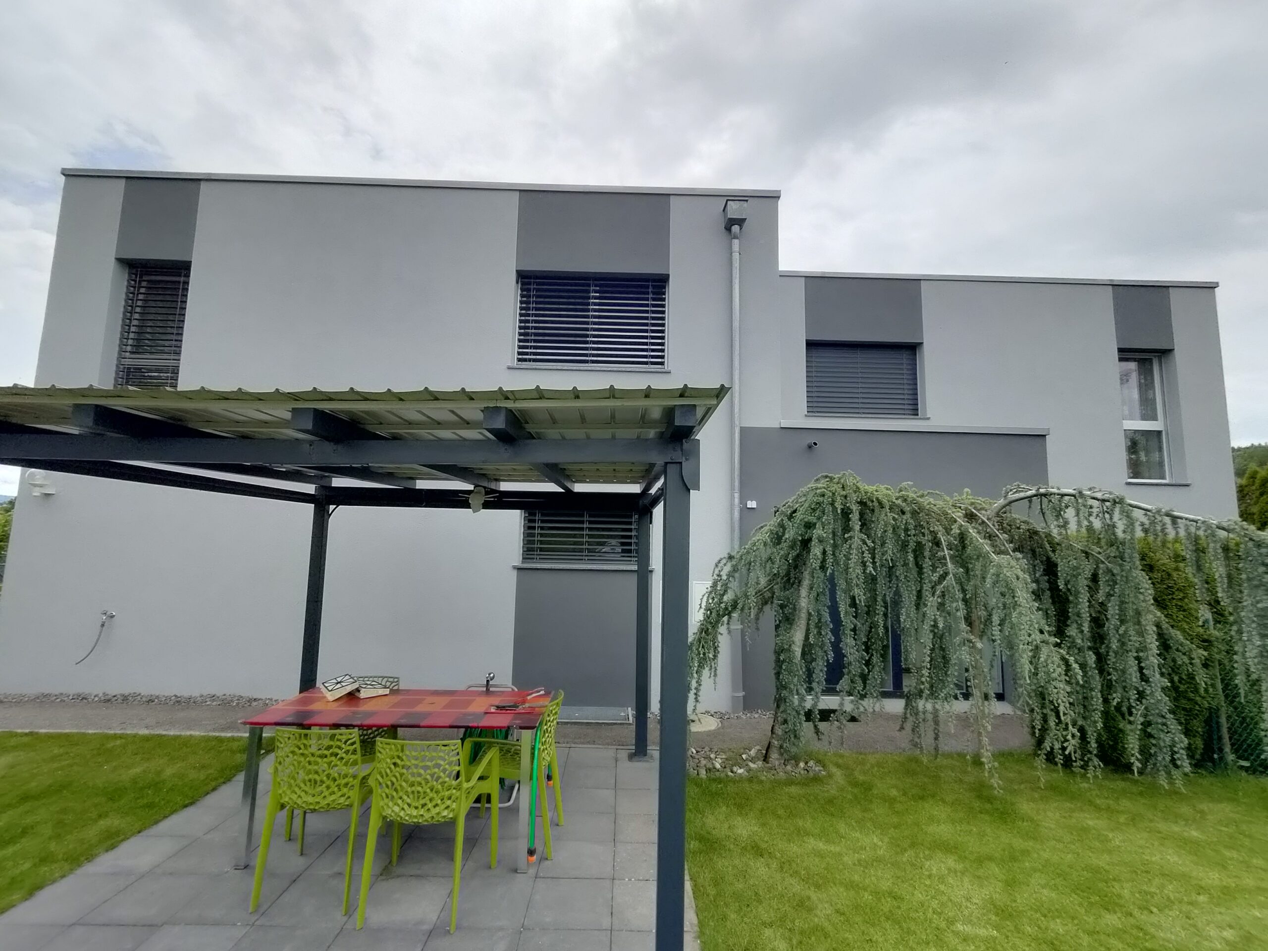 Façade de la maison à deux logements étudiée à Romont